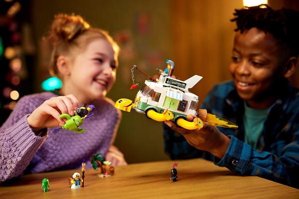 Foto van speelgoed LEGO DREAMZzz Mevr. Castillo's Schildpadbusje_lifestyle04_71456.jpg